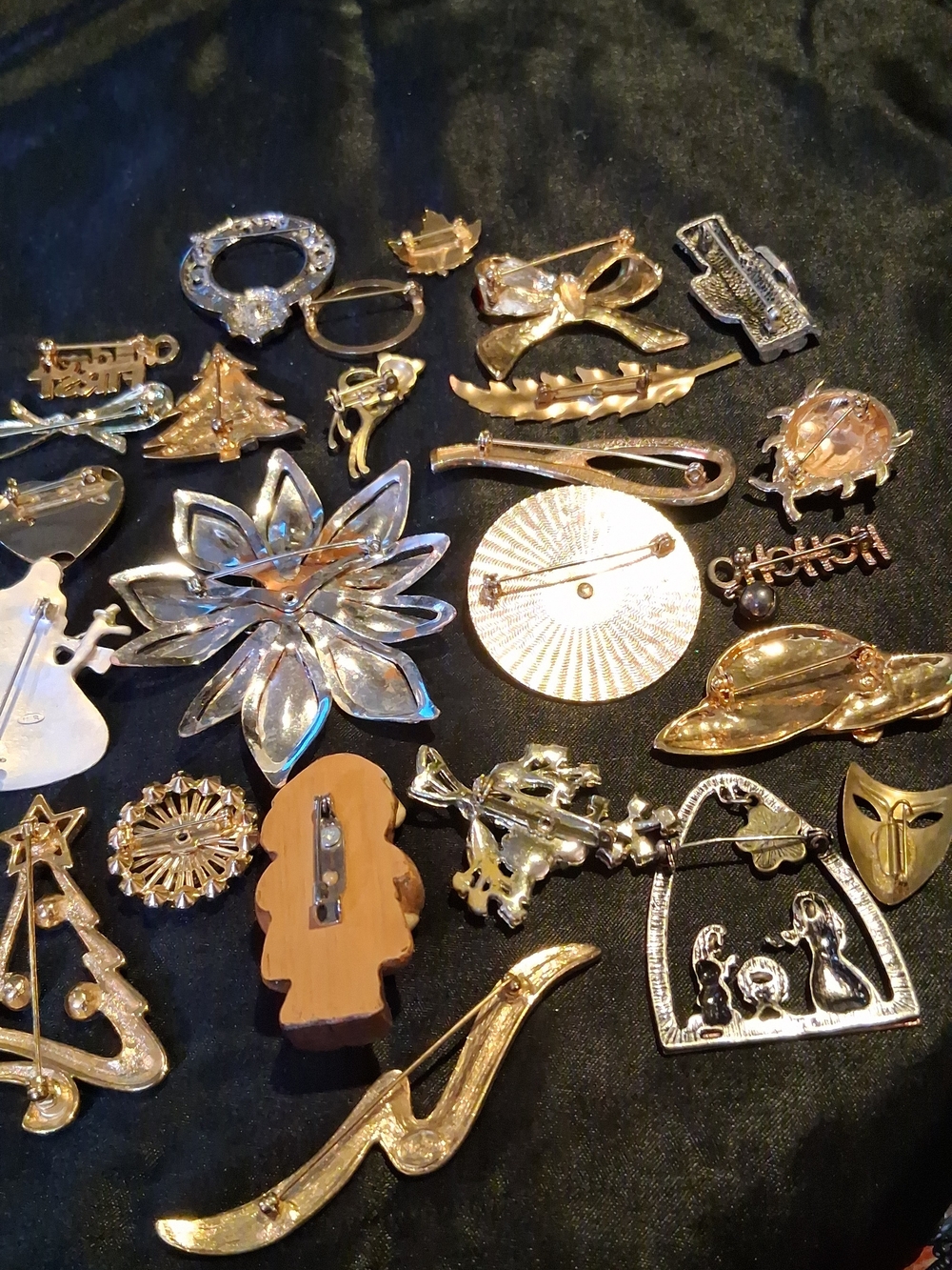Vintage Brooch Pin Lot 25pc Gold Tone Holiday Napier - Picture 4 of 4